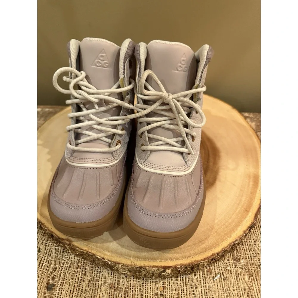 NIKE Youth Kids WOODSIDE 2 HIGH Waterproof Boots Platinum Violet (HF0767 200) 1Y